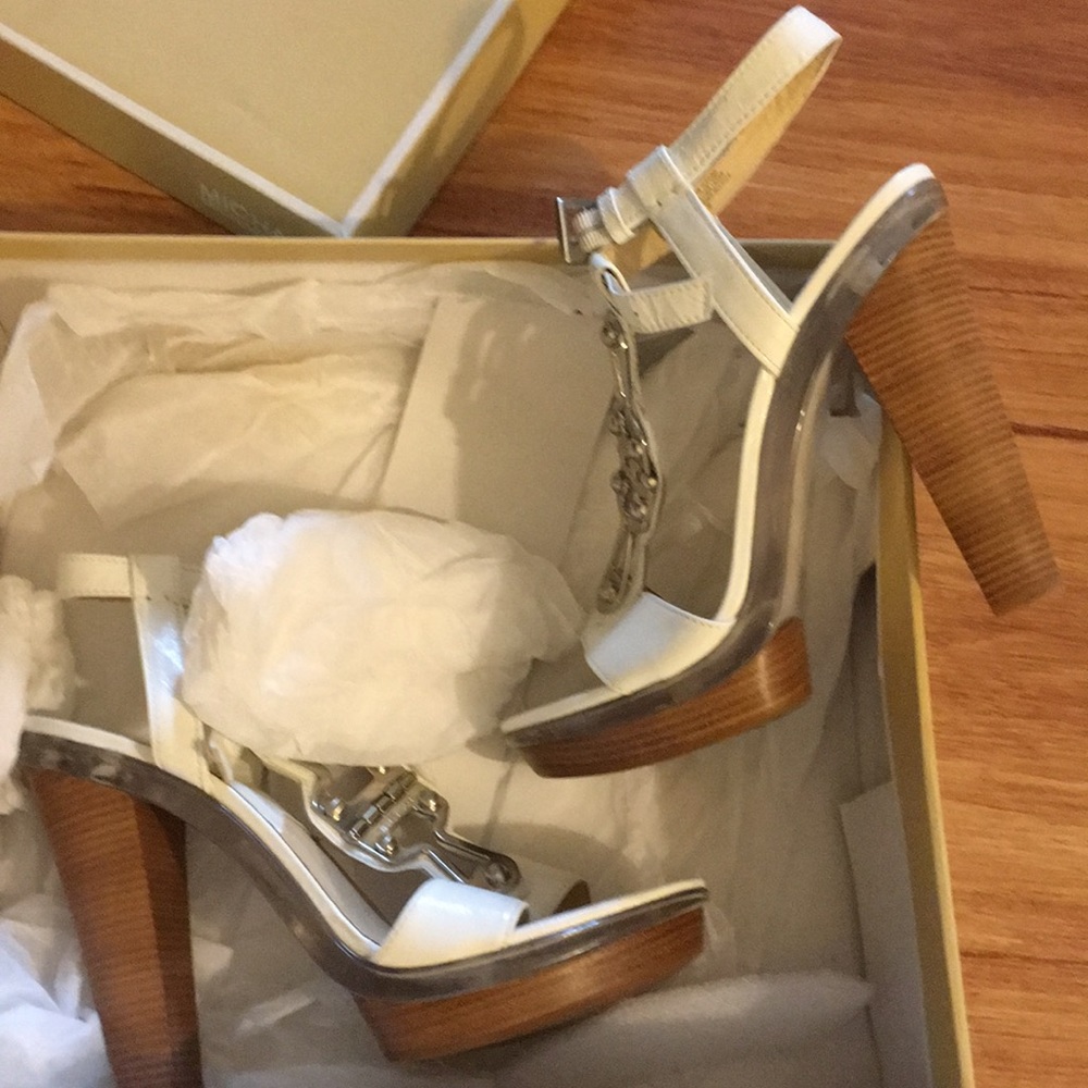 Shoes - Picture 2 of 3